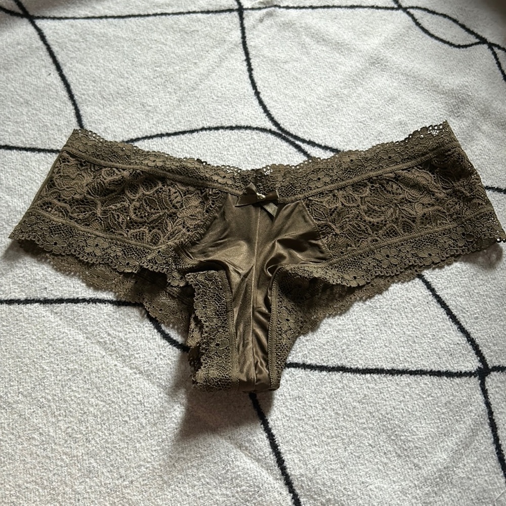 Victoria’s Secret olive green NWT Very Sexy cheeky sz M lace details!